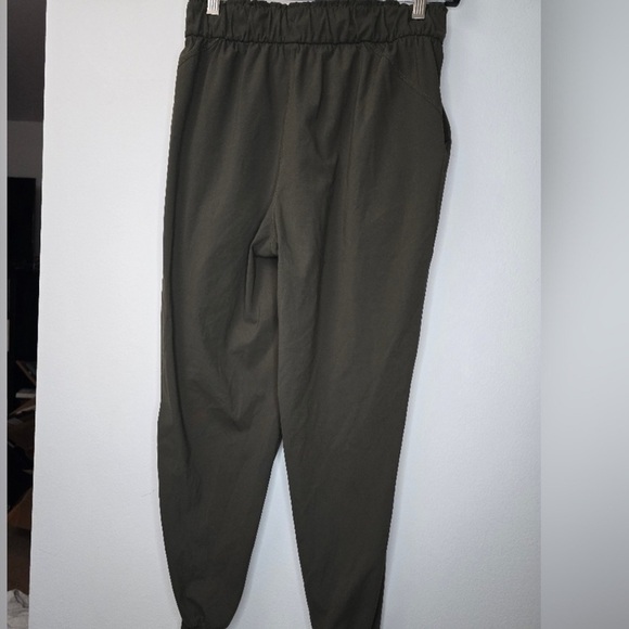 Lululemon Stretch High-Rise Jogger *Shorter Length Dark Olive size 4 - Picture 4 of 6